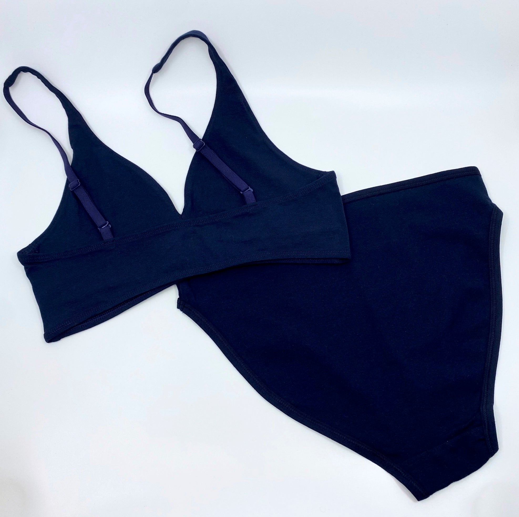 Women's organic cotton matching bralette and mid-rise bikini set - Navy blue