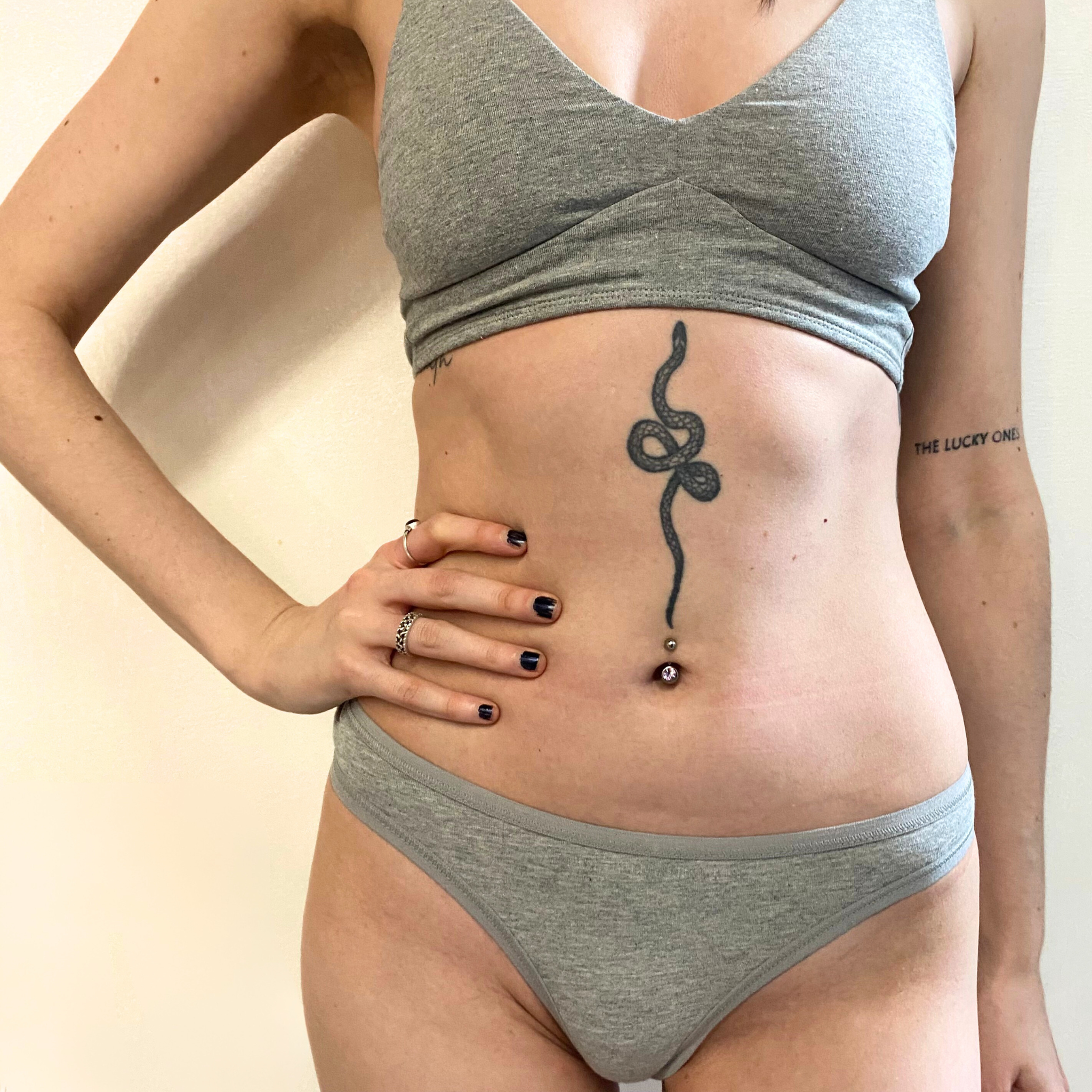 Women's organic cotton thong in grey (heather grey)