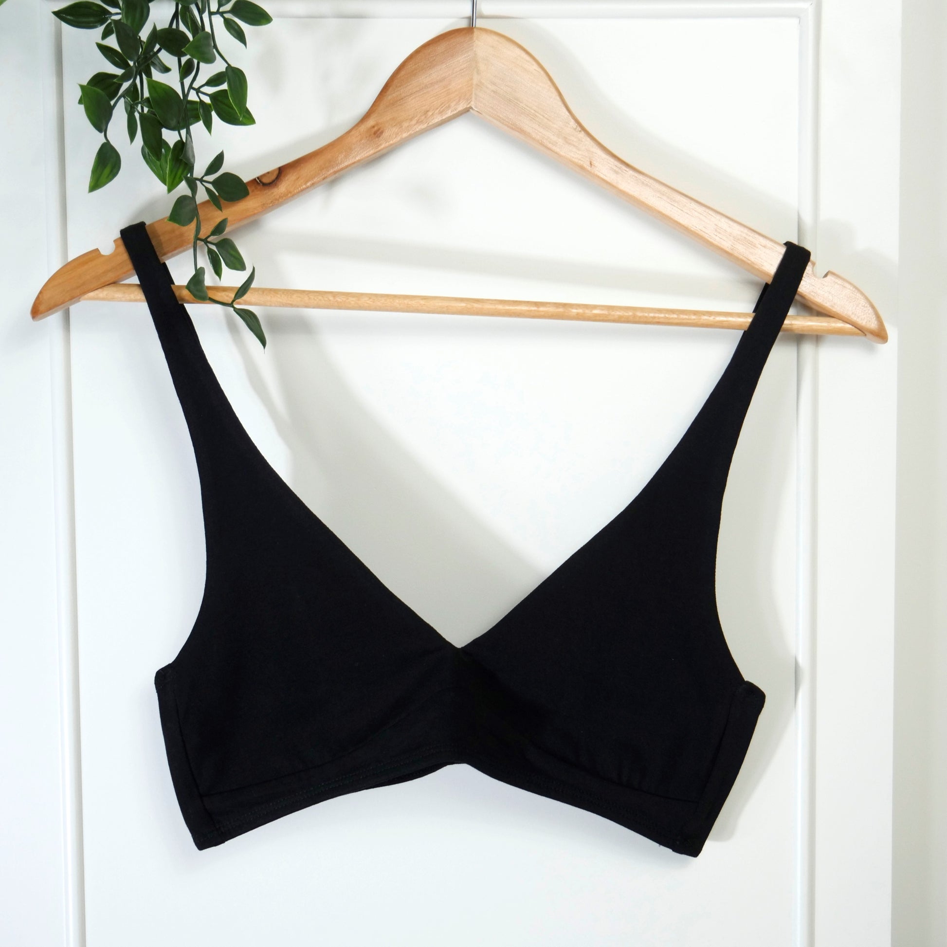 Women's organic cotton bralette in black – Y.O.U underwear