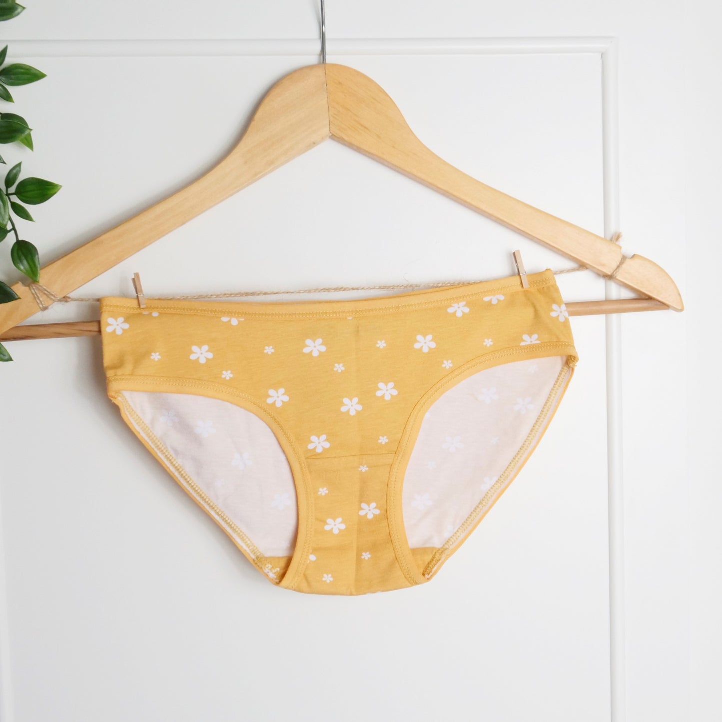 Girls' organic cotton knickers - yellow with white flowers – Y.O.U
